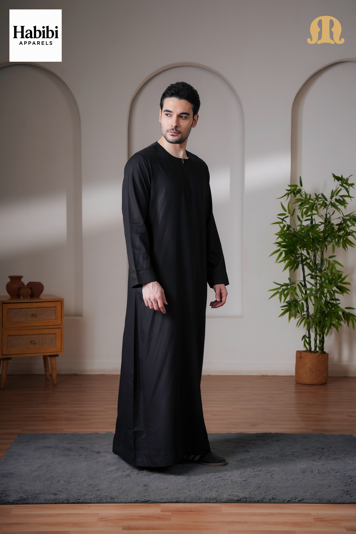 Kurvig Omani 2.0 Black Thobe Mens