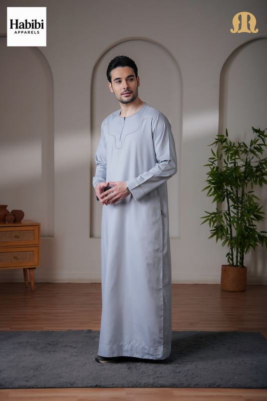 Kurvig Omani 2.0 Light Grey Thobe Mens