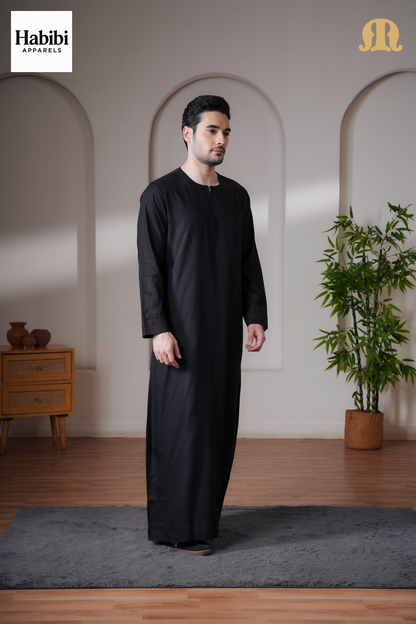 Kurvig Omani 2.0 Black Thobe Mens