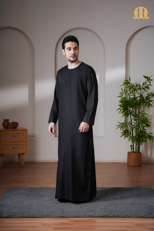 Kurvig Omani 2.0 Black Thobe Mens
